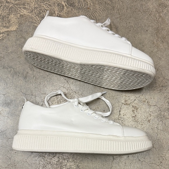 BP Classic White Lace-Up Sneakers - Picture 9 of 11